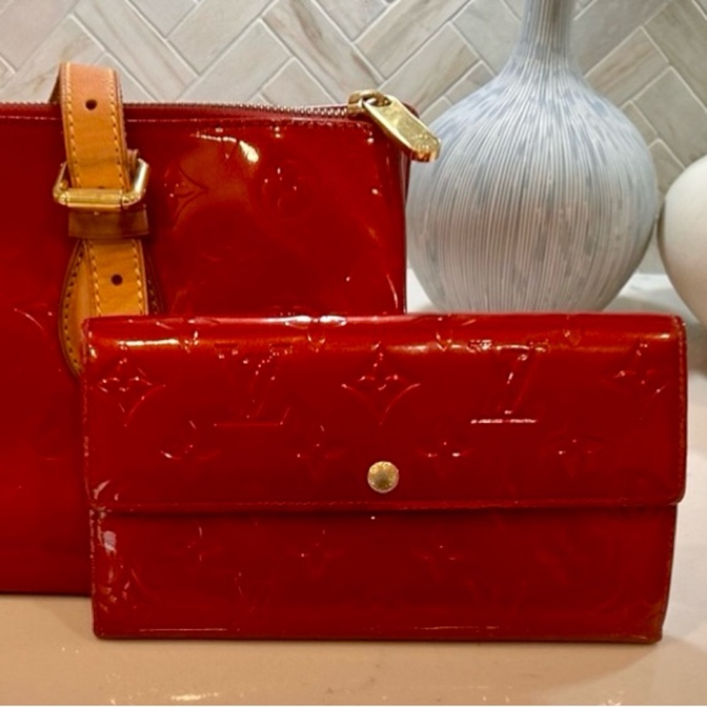✨ Louis Vuitton Vernis Sarah Wallet – Red Patent Leather ✨ - Picture 3 of 13